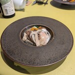自然派中華とワイン 戸芽主 - メインは肉と海鮮から選びます。海鮮をチョイス。ハマグリです！茸と野菜に絡むハマグリの旨味。超美味！