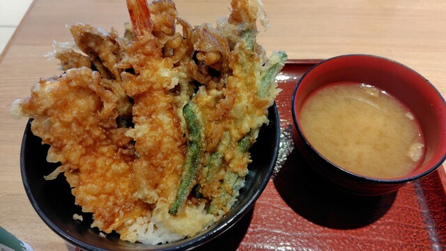 てんや 天丼てんや】ボリューム満点で大満足！「海老といかの上天丼（1人前
