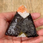 晴れ晴゛れ - 鮭おむすび ※270円→タイムセールで税込180円 (2025.09.22)