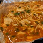 お好み焼 オモニ - テッチャンはちょっと強めのコリコリした食感
      プリプリした脂身多いのが好みだったりもする