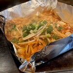 お好み焼 オモニ - テッチャンキムチ炒め、、、おでん汁でぐつぐつ
      スープ仕立て (´◡`) 