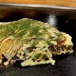 お好み焼 オモニ - 粉がつおと青のりは自分で
      アオサじゃない、ええ青のりや
      