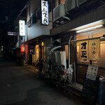 お好み焼 オモニ - お隣の焼肉屋さんも予約必死の渋いお店なのだ(´◡͐`)