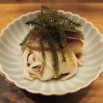 小皿のまぐろとさば。 - 炙り〆鯖と海ぶどうの長芋そうめん