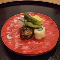 割烹 市川 - 盛り合わせ
                    秋刀魚寿し、鯛のそぼろ入り卵焼き、鱧の南蛮漬けアスパラ巻き、黒豆、きぬかつぎ