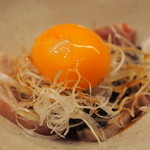 小皿のまぐろとさば。 - 本まぐろトロのすき焼き風