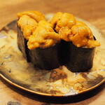 小皿のまぐろとさば。 - 生うに軍艦