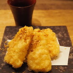 小皿のまぐろとさば。 - とうもろこしの出汁唐揚げ