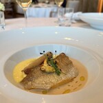 オーベルジュ・ド・リル ナゴヤ - 小鯛のポワレ　サフラン香るポレンタとチョリソ　モンサンミシェルムール貝　ソース・ヴァンブラン