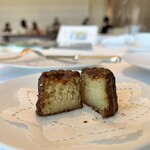 オーベルジュ・ド・リル ナゴヤ - カヌレとティードラゴンのゼリーとココナッツのケーキ