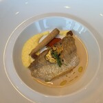オーベルジュ・ド・リル ナゴヤ - 小鯛のポワレ　サフラン香るポレンタとチョリソ　モンサンミシェルムール貝　ソース・ヴァンブラン