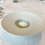 オーベルジュ・ド・リル ナゴヤ - ライチのソルベにシャインマスカットのコンポート