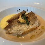 オーベルジュ・ド・リル ナゴヤ - 小鯛のポワレ　サフラン香るポレンタとチョリソ　モンサンミシェルムール貝　ソース・ヴァンブラン