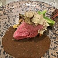 depicter. - 鳥取 田村牛イチボ炭火焼き　ジロール茸　平茸
                    黒トリュフソース