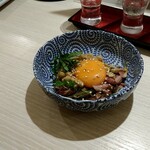 納豆料理の専門店※710 - 納豆と燻製鴨肉の和風ユッケ550円