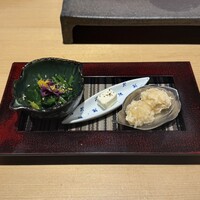 鮨 無垢/鮨 白銀 - ほうれん草おひたし、クリームチーズ、ホタテとタコのつみれ