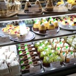 フランボワーズ - 美しく並んだケーキ達