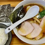とら食堂 - ・焼豚麺（1270円）
                                ・有明海苔2枚（120円）
                                ・白ご飯（120円）