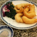 新愛園 - エビの天ぷらはフリッター的。お塩でさっぱりと。