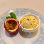 ゴーゴー キッチン - 熊本のパッションフルーツとバニラアイス