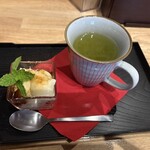 猿飛食堂 - 豆乳プリンと緑茶