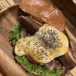 ヴィレッジ ヴァンガード ダイナー - ペッパーチェダーメルトバーガー