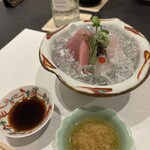 しゅん逢 紗々木 - とても綺麗な盛り付けでした！氷が涼やかであり、お魚が水っぽくならないように氷の下には網で水は抜けるような工夫もされていました。