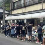 亀清 - 出る頃にはもう行列が出来てる