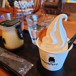 ザ・ミルクショップ - なめらかプリン320円、ミルキーソフト(プチ)250円
