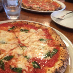 ピッツェリア ダ マッシモ - マルゲリータとマリナーラ