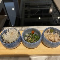 博多もつ鍋 やま中 博多店 - 茹でタンと大根　センマイ　牛の酢もつ