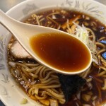 八平の食堂 - 竹岡式の真っ黒な醬油スープ！