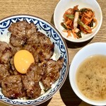 炭火たれ焼肉丼 萬牛カルビ - 
