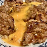 炭火たれ焼肉丼 萬牛カルビ - 