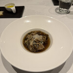 カステロ ヌォーボ - 4皿目
      牛蒡のスフォルマート、色々キノコのスープ。