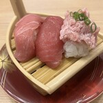 漁港回転寿司 鮨かば - 料理写真:生本まぐろ三昧\638