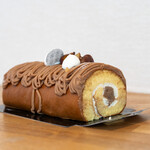 パティスリーもりん - 料理写真:栗のモンブランロール 痛恨の写真撮影方向間違い・・・