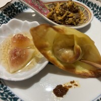 神田 雲林 - 揚げワンタンには金華ハム
