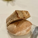 シェ オリビエ - 【パン】自家製パン、バゲット