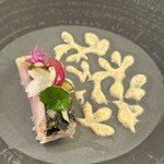 シェ オリビエ - 【アミューズ ブーシュ】鯖×ピクルス×キウイフルーツ×ワサビ