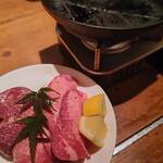 魚や 旬平 - 和牛陶板焼き(タン先、タン元)