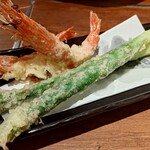 魚や 旬平 - ・車エビとアスパラの天麩羅