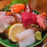 魚や 旬平 - 刺身盛（本まぐろ、中トロ、車エビ、生タコ、カンパチ、マス、イカ）