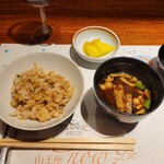 マンハッタングリル山王座 - ガーリックライス、赤味噌