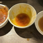 うしごろバンビーナ - タレと黄身を潜らせてオンザライス　これもヤバい