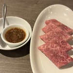 うしごろバンビーナ - アラカルトメニューの厚切りサーロイン　2,300円　流石に美味しい