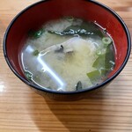 居酒屋 旬 - カワハギとアジのアラ汁