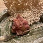 紀尾井町 三谷 - ふかひれまぐろ大トロ、ライス煎餅