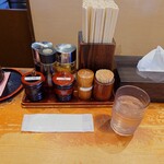 麺屋壱正 - テーブルセットアップ状況