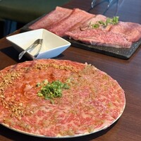 天空焼肉 星遊山 - 【肉刺し】日本一のサーロインのユッケ